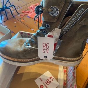 Size 41 AS98 Free People Ingle New With Tags & Box color Africa